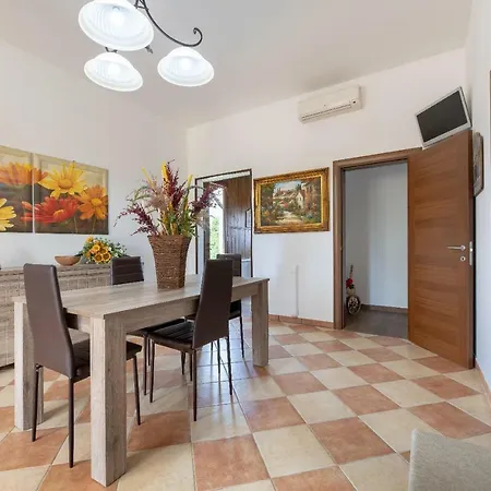 Prázdninový dům Luxury Pool Chalet *